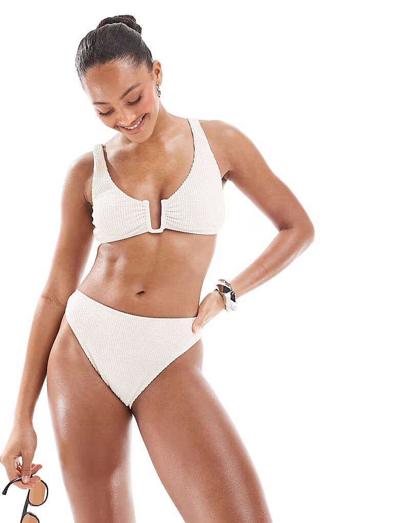 

Эксклюзивные плавки бикини Frolic с гофрированной текстурой и высоким вырезом в кремовом цвете The Frolic