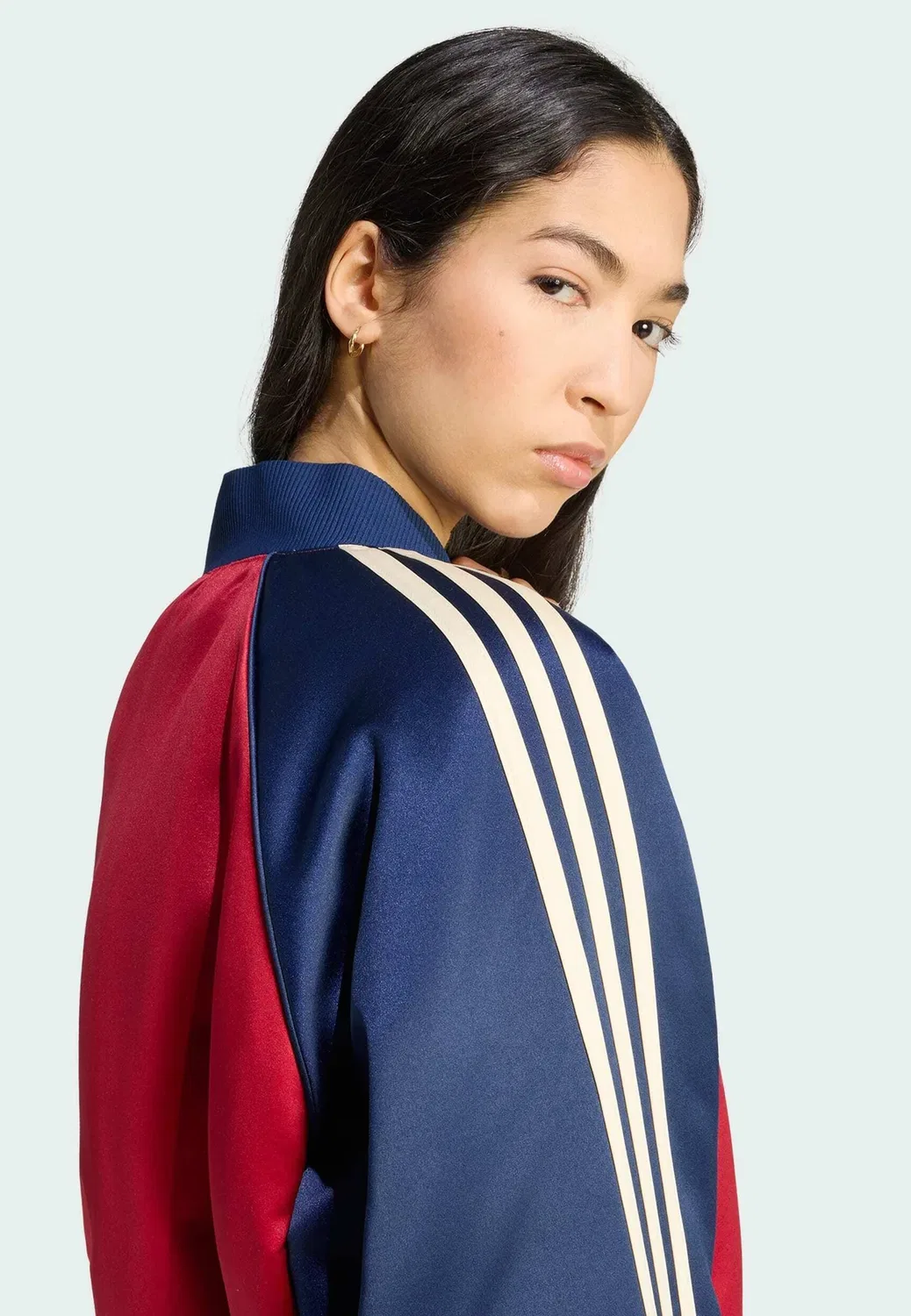 Сатиновая куртка-бомбер - куртка-бомбер Adidas Originals, Team Victory Red Night Indigo Warm Vanilla — фото 3
