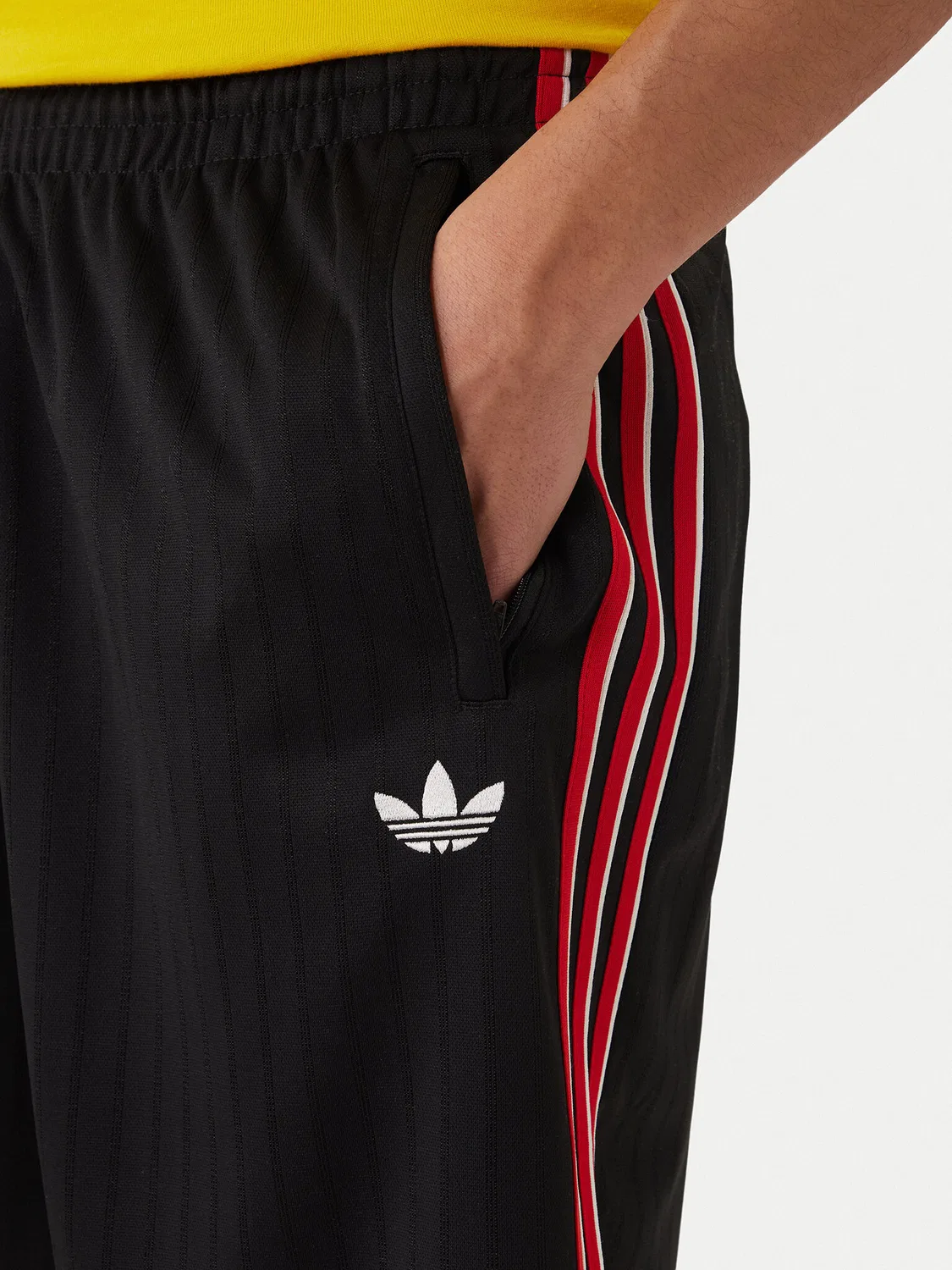 Мужские спортивные шорты стандартного кроя Firebird Engineered Stripes Adidas, черный — фото 4