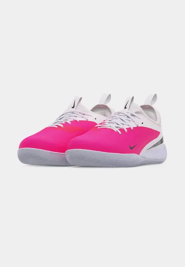 Футбольные кроссовки с синтетическим верхом Jr Phantom 6 Low Acad IC Unisex, Nike Performance, White/Black/Hyper Pink, белый/черный/розовый — фото 3