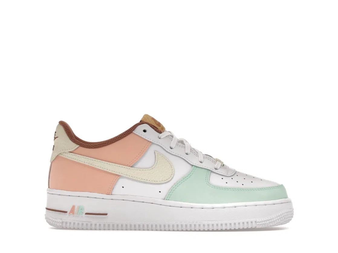 Детские кроссовки Lifestyle Nike Air Force 1 Low LV8, White/Coconut Milk/Mint Foam