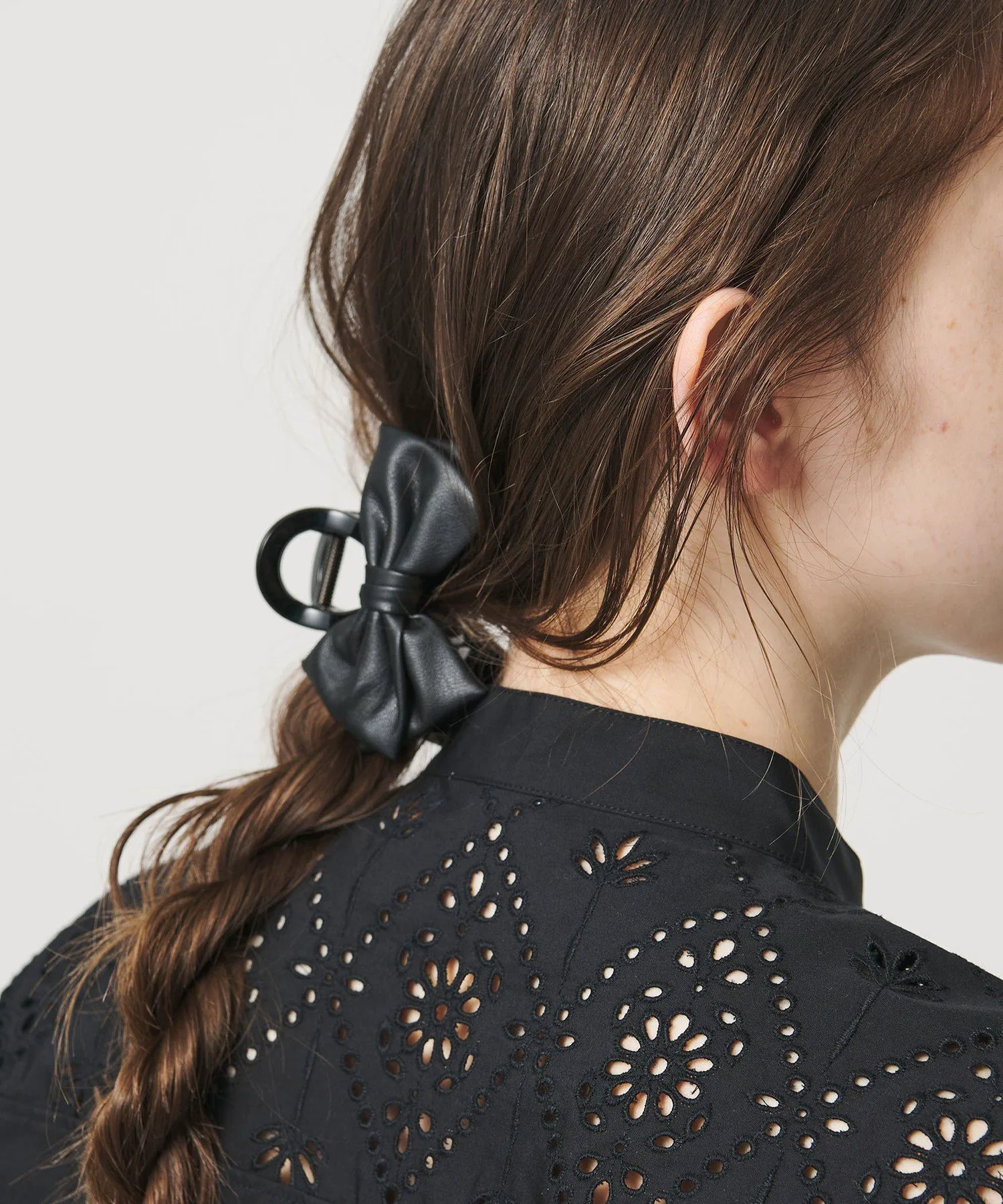 Заколка для волос из искусственной кожи с лентой United Arrows, Black — фото 2