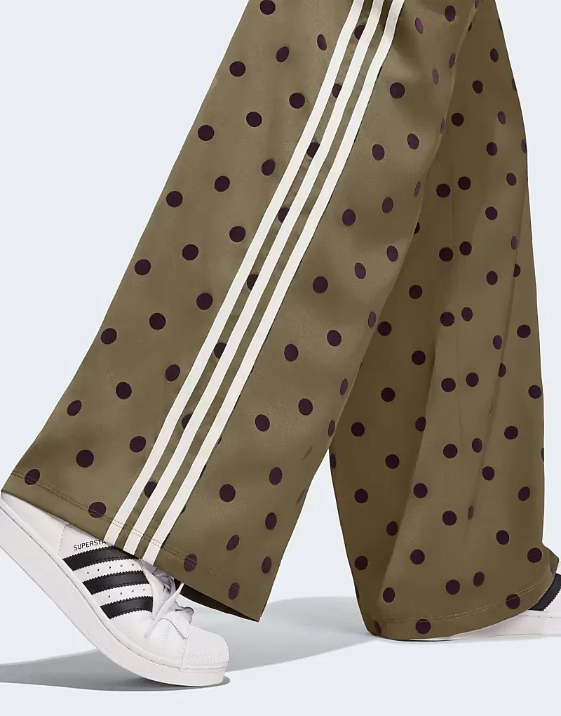 Брюки Adidas Originals Satin polka dots с широкими штанинами, оливковый — фото 2