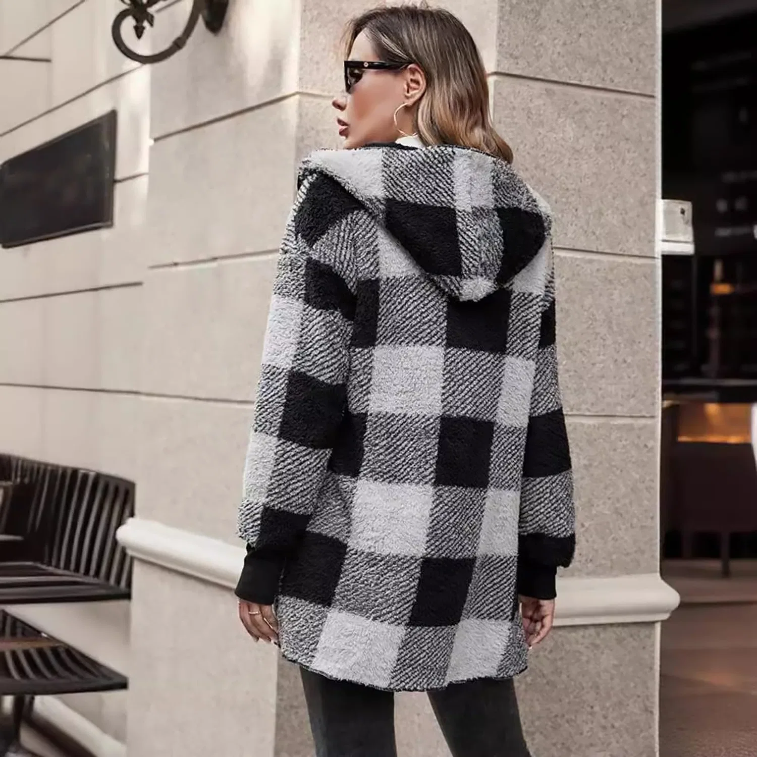 Женское теплое пальто с капюшоном, с принтом, модель plaid sfocato, Grigio — фото 3