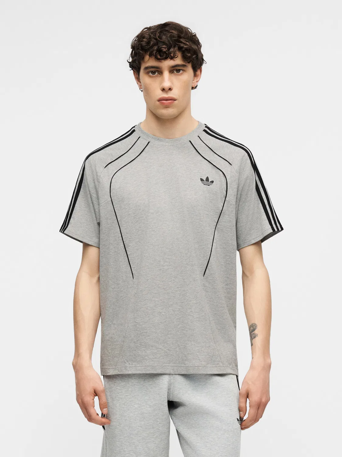 Футболка Adidas Originals Spacer Teamgeist 26 серого цвета — фото 2