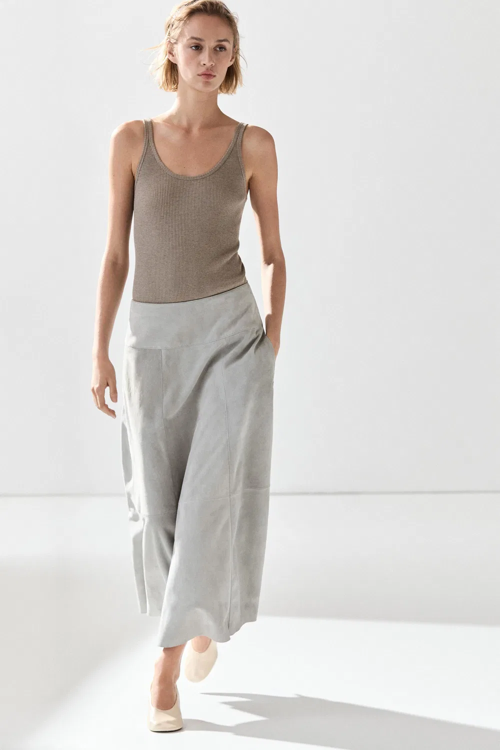 Замшевая расклешенная юбка миди с поясом Massimo Dutti, серый — фото 2