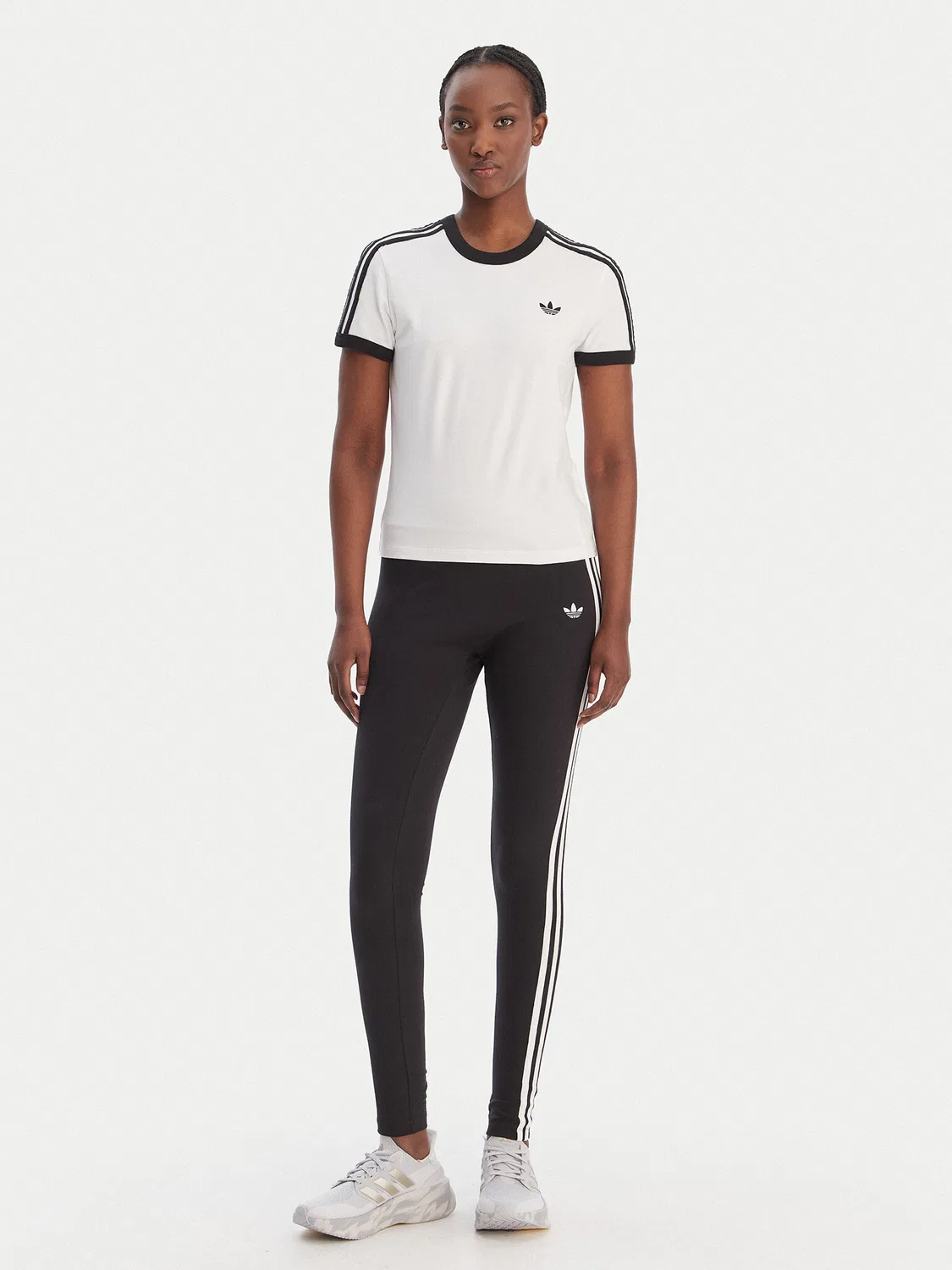 Женская футболка приталенного кроя Adidas, белый — фото 2