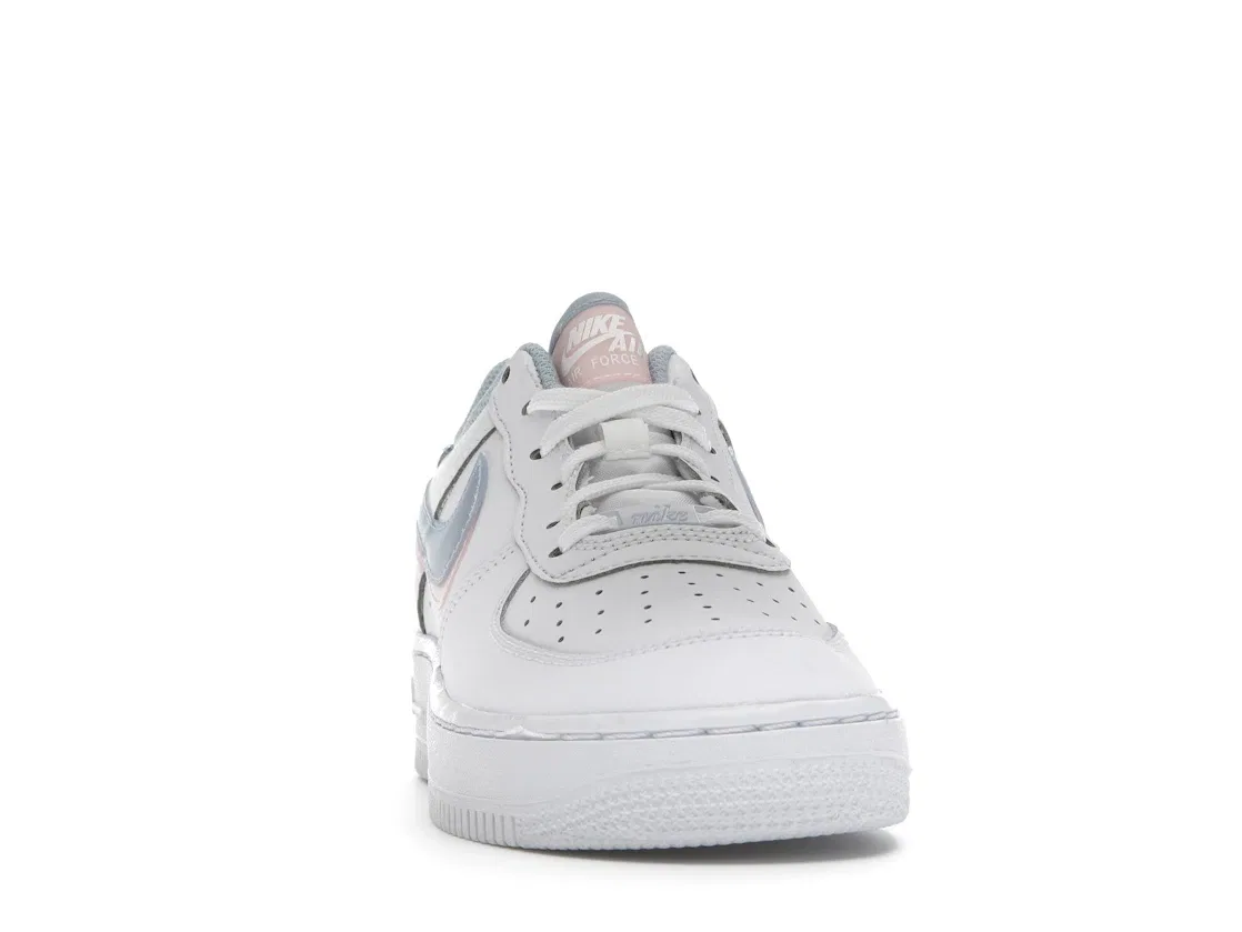 Детские кроссовки с двойным swoosh Nike Air Force 1 Low LV8, White/Light Armory Blue/Arctic Punch — фото 2