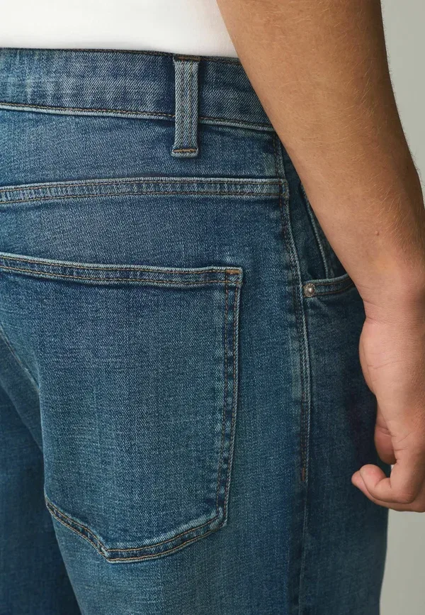 Брюки хлопок с эластаном Classic stretch - relaxed fit jeans Next, Mid Blue Crosshatch, синий — фото 4