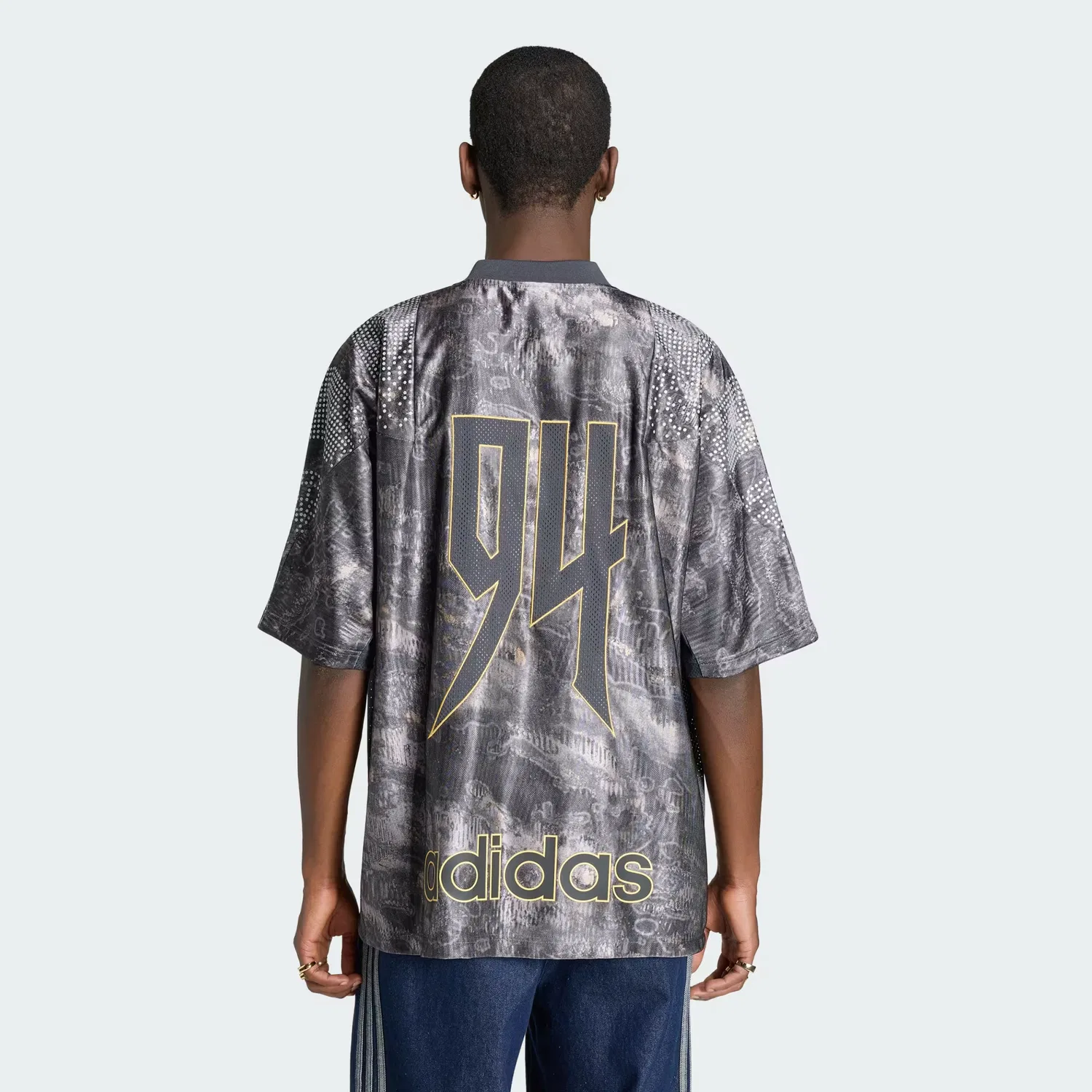 Мужская футболка на молнии Adilenium Season 5 EQT Jersey Adidas Originals, Chalk Pearl/Wonder Taupe — фото 2
