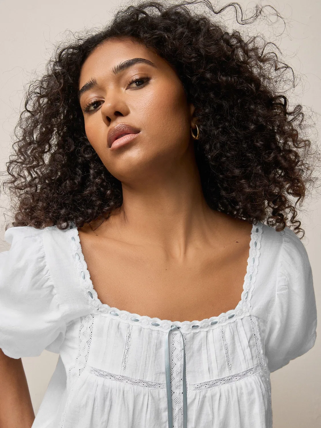 Блуза с коротким рукавом-фонарик, модель Puff Sleeve Short Sleeve Top Next, белый/голубой — фото 4