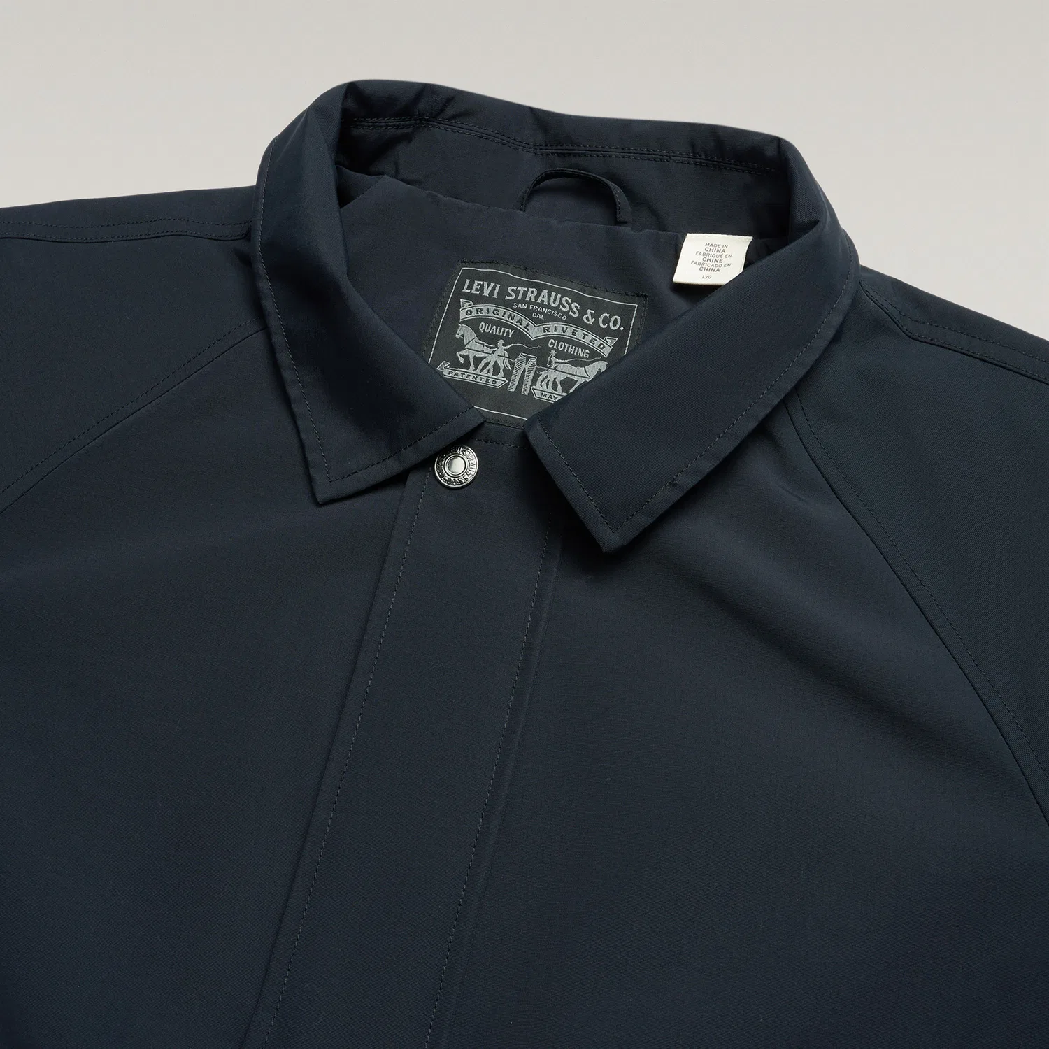 Мужская куртка с капюшоном съемная тонкая прямого кроя Black Levis — фото 4
