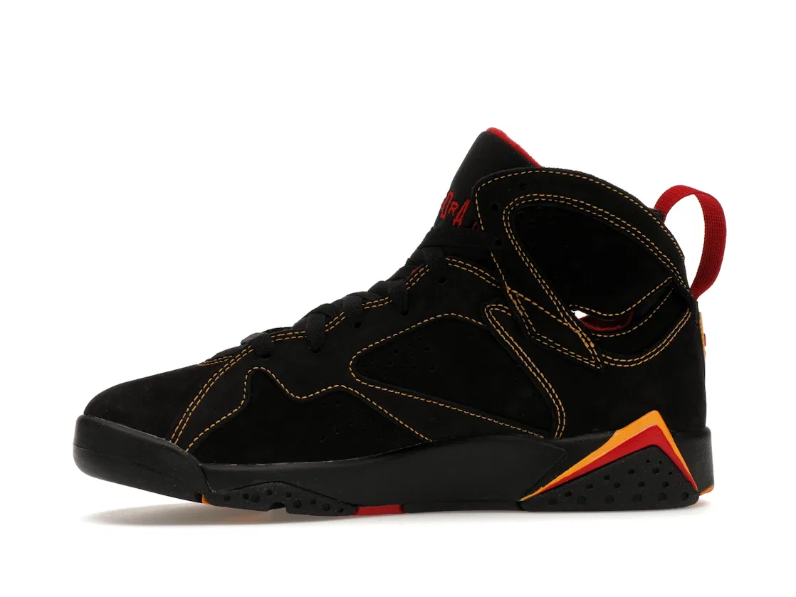 Детские кроссовки для мальчиков с контрастной строчкой Jordan 7 Retro, Black/Citrus-Varsity Red — фото 3