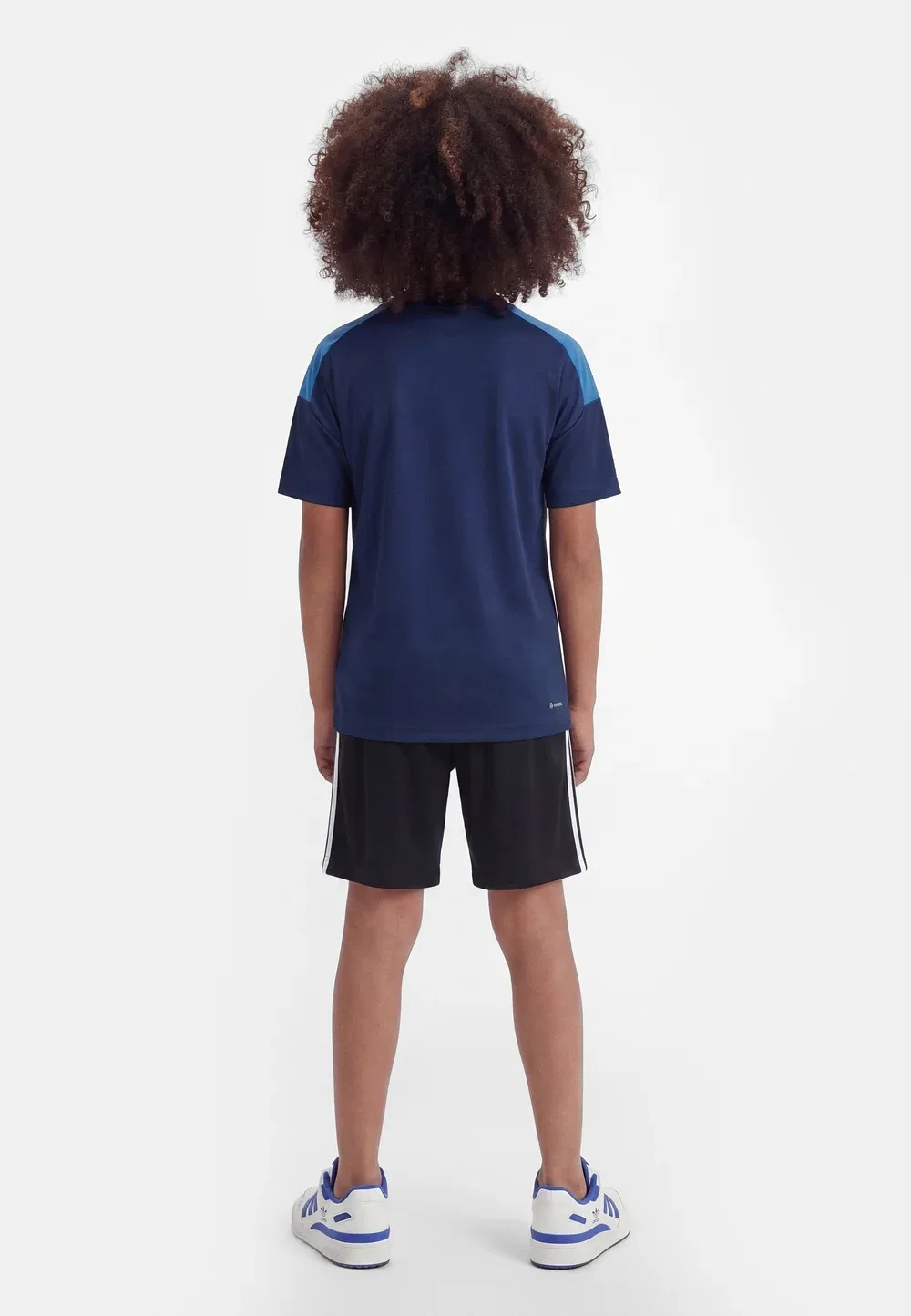 Футболка Tiro Essential для детей унисекс Adidas Performance, Dark Blue/Bright Royal/White — фото 2