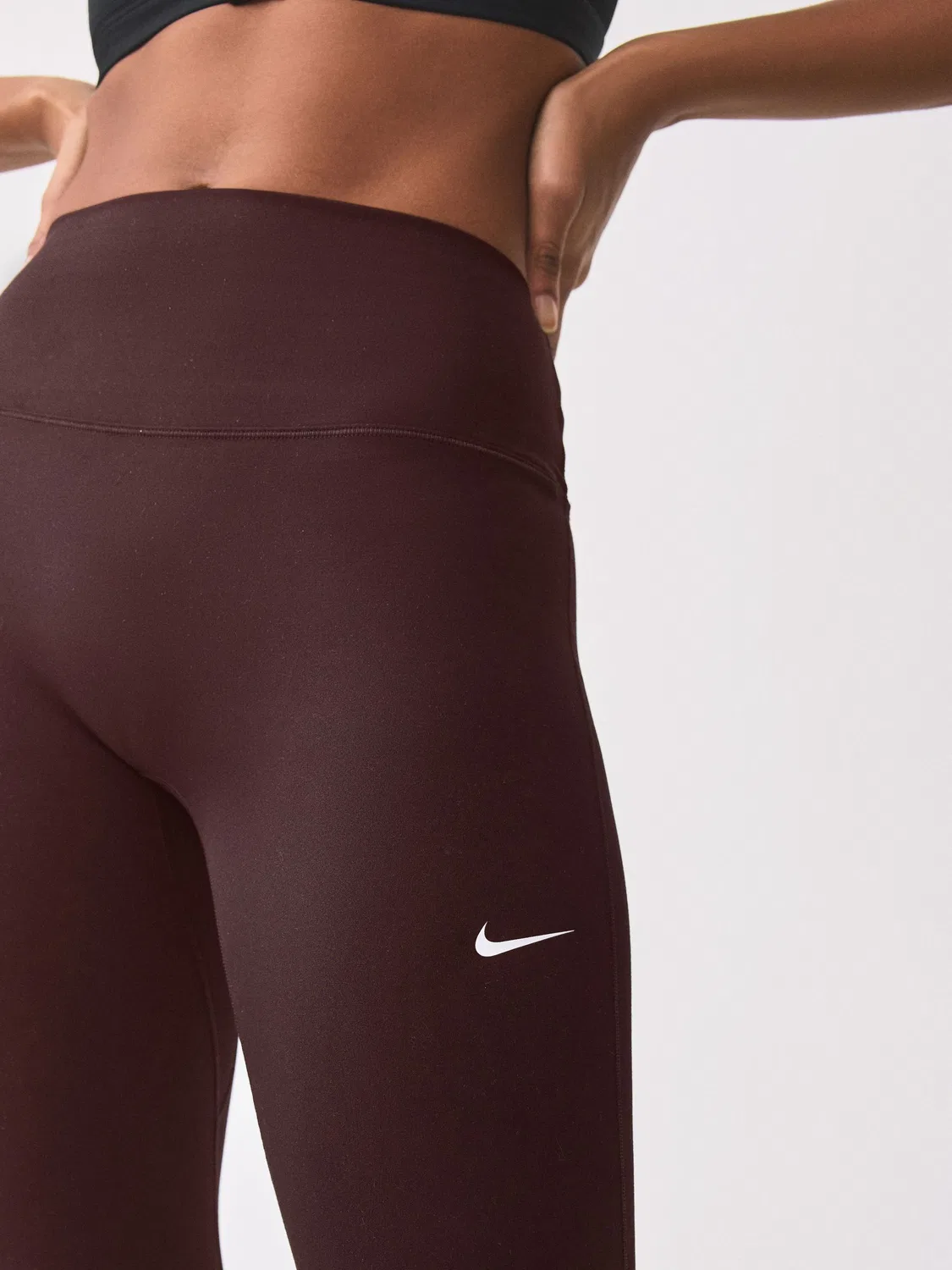 Леггинсы Nike One High-Waisted Flared, розовый — фото 4