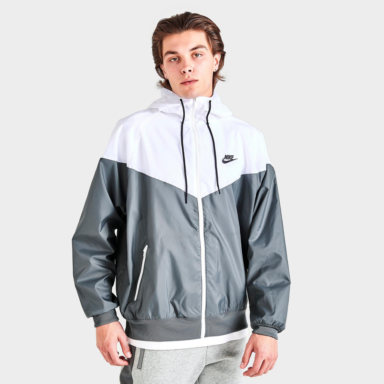 Мужская тканая куртка с капюшоном Nike Sportswear Windrunner, серый — фото 2