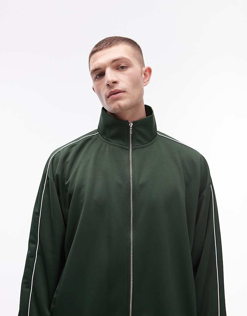 

Topman — спортивная зеленая толстовка оверсайз с молнией соответствующего цвета и двойными контрастными профилями