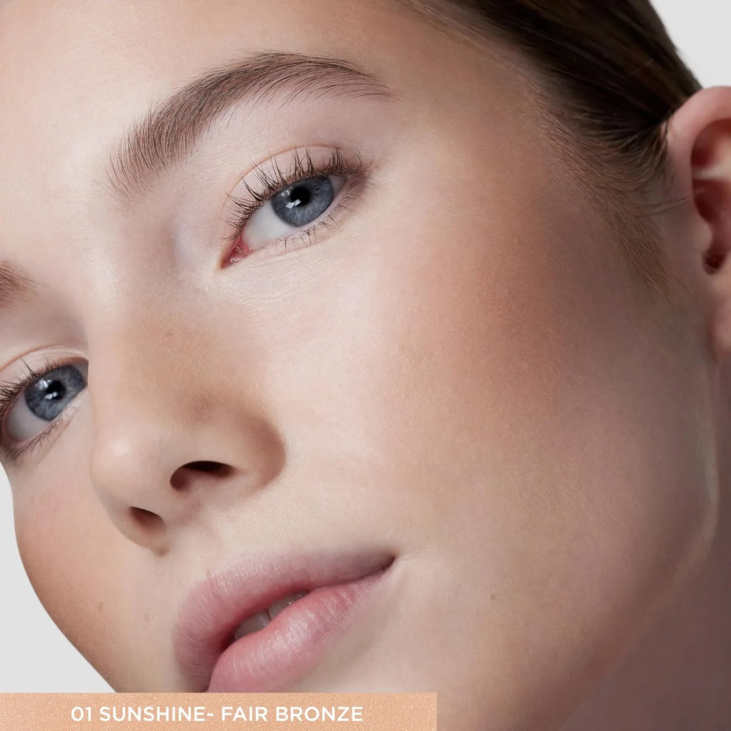 Laura Mercier Tinted Moisturizer Bronzer: стойкий крем-бронзер с легким покрытием, увлажняет 12 часов, некомедогенный, 6 оттенков, 01 Sunshine - Fair Bronze — фото 3