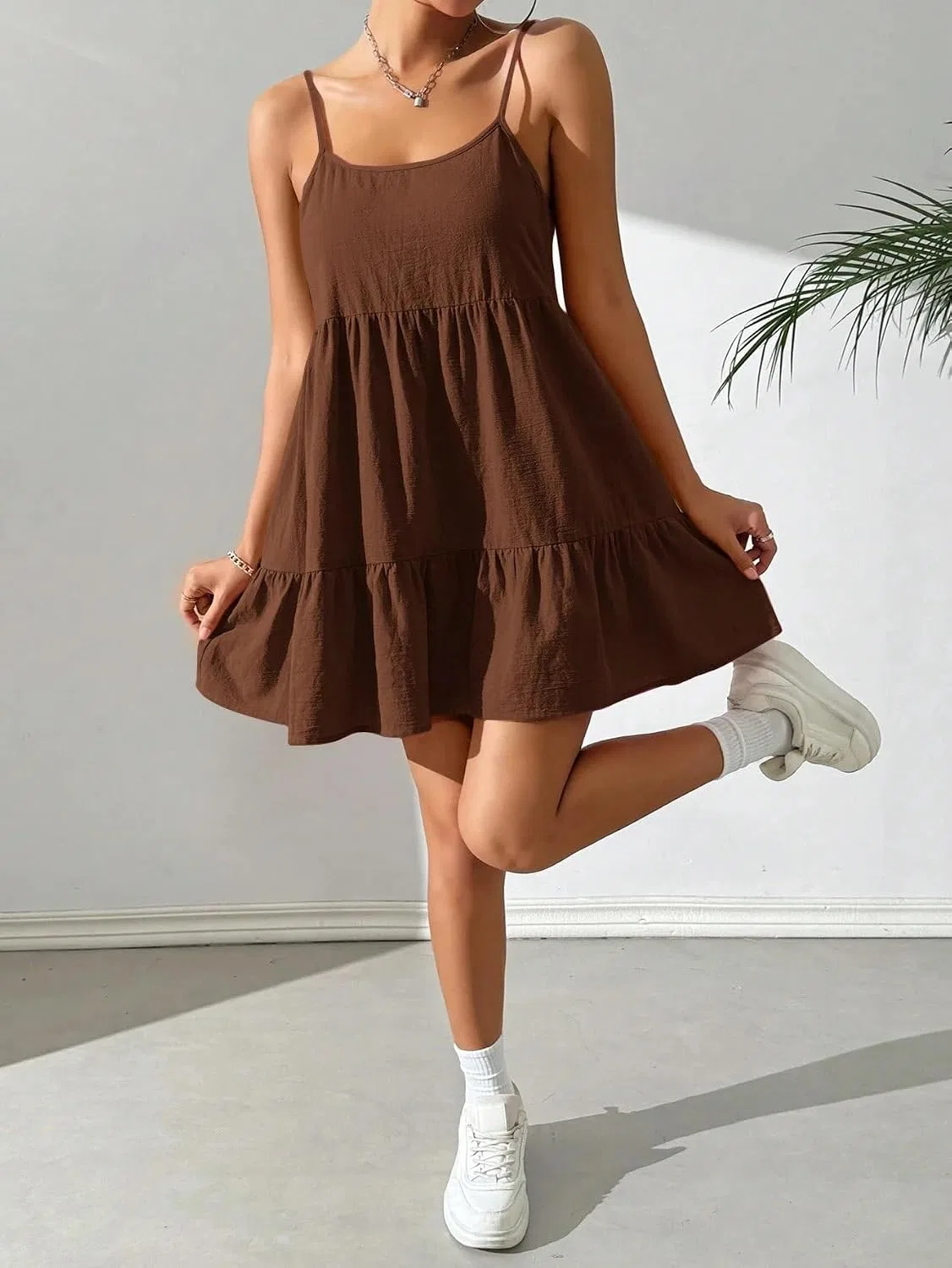 Женское пляжное мини-платье на бретельках с рюшами, Brown — фото 3