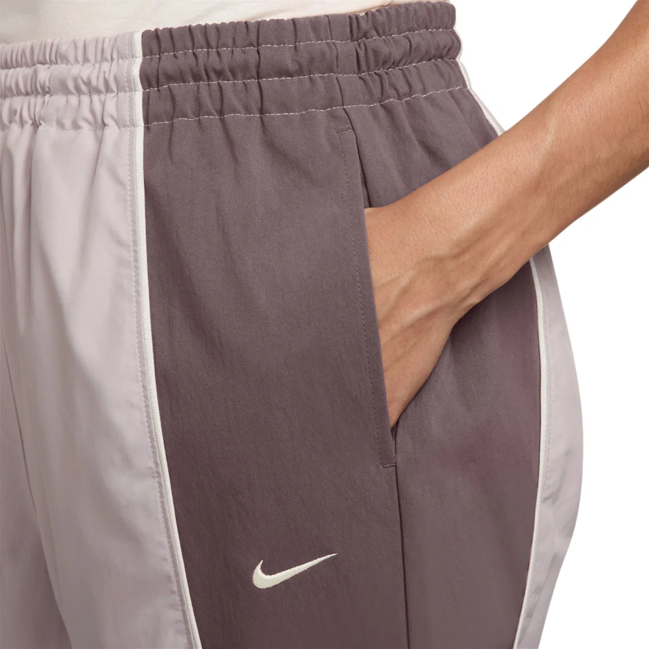 Женские брюки Track Pant Mod Nike, цвет Tattoo/Platinum Violet — фото 3