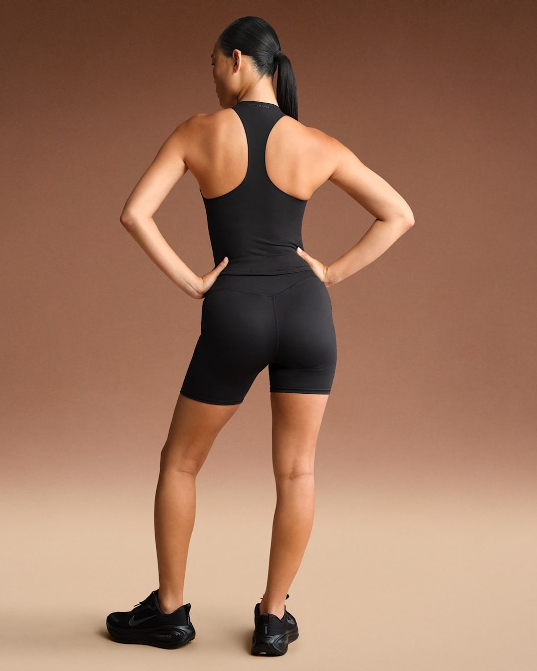 Шорты NikeSKIMS Matte Women's High-Waisted 5" Biker, черный — фото 4