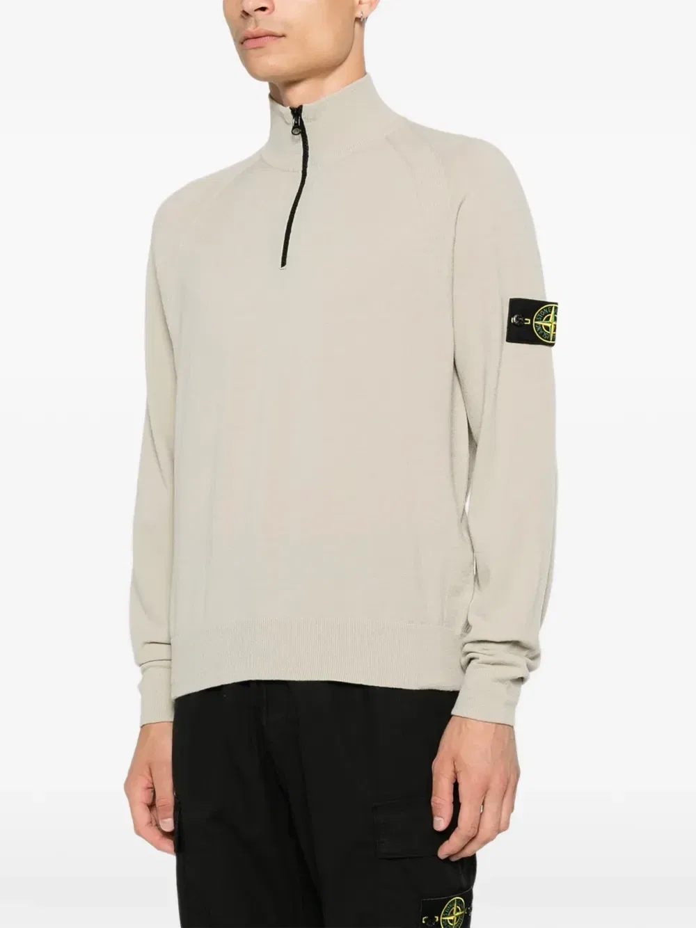 Свитер с молнией на воротнике и нашивкой-логотипом Stone Island, бежевый — фото 3
