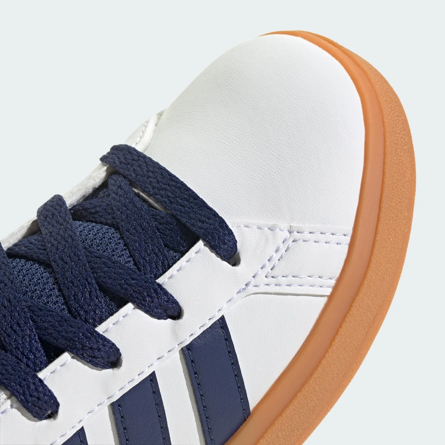 Детские кроссовки для мальчиков с полосками Grand Court Lifestyle Tennis Lace-up Adidas, Ftwr White Dark Blue Gum10 — фото 4