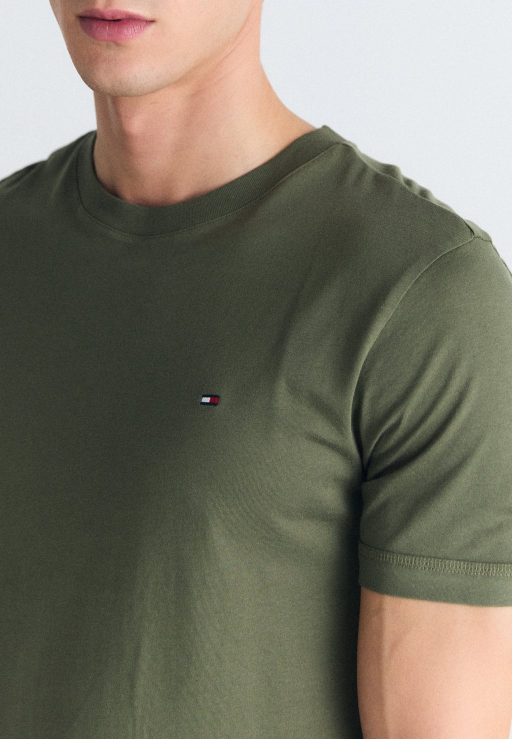 

Верх пижамы TEE Tommy Hilfiger, оливковый