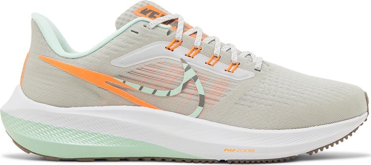 

Кроссовки Nike Wmns Air Zoom Pegasus 39 Premium 'Photon Dust Orange Mint', кремовый, Бежевый, Кроссовки Nike Wmns Air Zoom Pegasus 39 Premium 'Photon Dust Orange Mint', кремовый