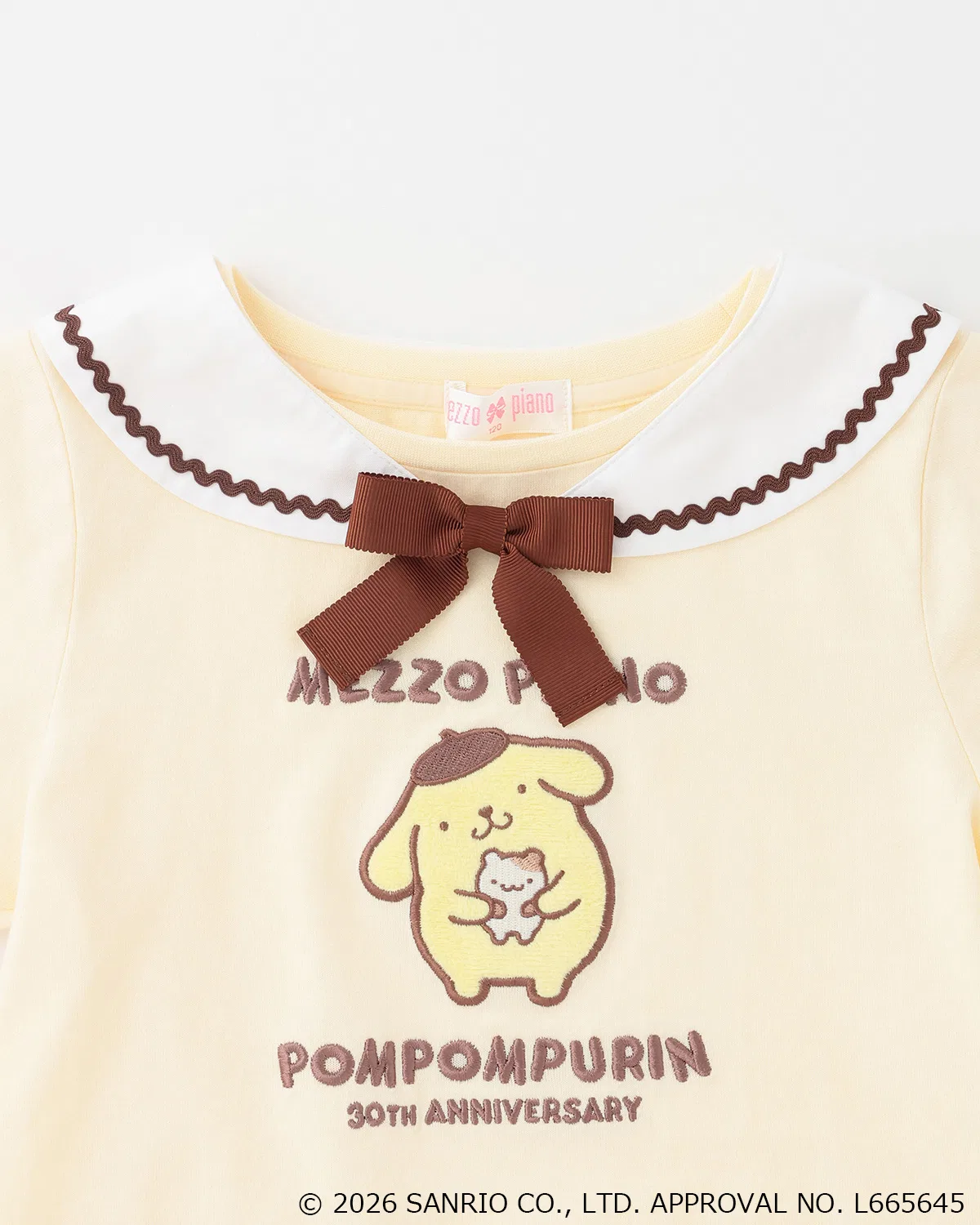 Детская футболка с полукруглым воротником и аппликацией Pompompurin, модель 30th Anniversary, mezzo piano, Cream — фото 3