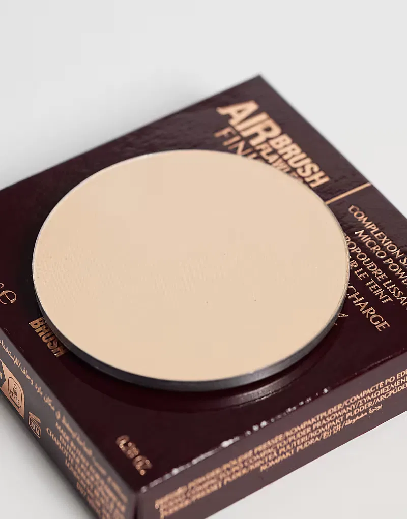 Пудра Airbrush Flawless Finish сменный блок 2 Medium Charlotte Tilbury, средний — фото 4