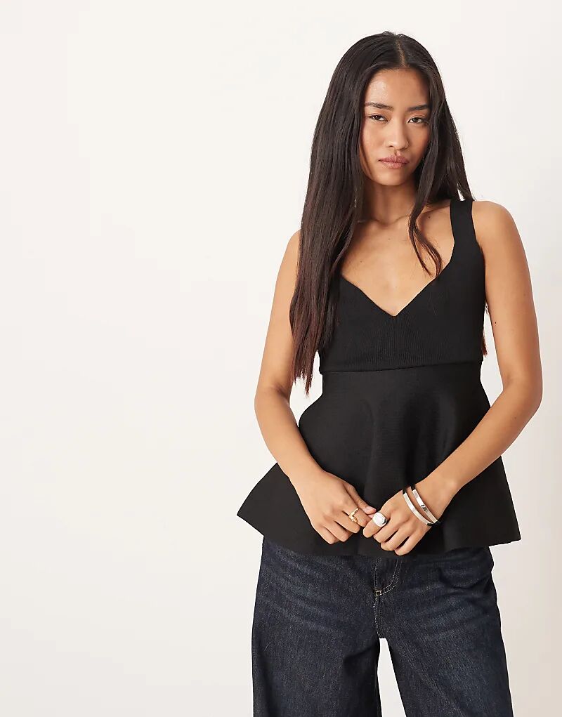 

Структурированный топ Mango с V-образным вырезом и баской, черный цвет
