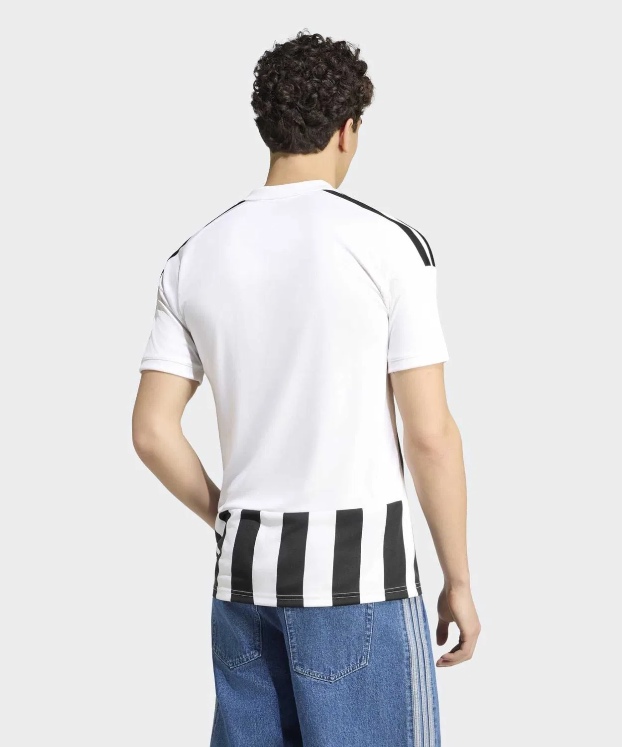Мужская футболка с коротким рукавом в полоску Adidas Juventus 26/27 Home Jersey, Белый — фото 2