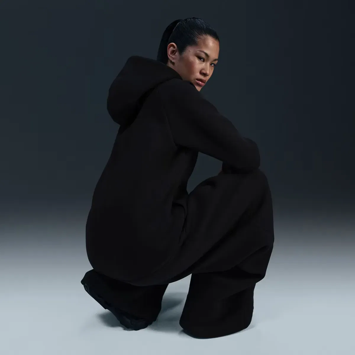 Женская худи с флисом Tech Fleece Windrunner Nike, Negro — фото 4