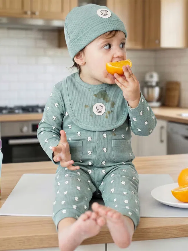 Боди-комбинезон из рубчатого хлопка с шапочкой и слюнявчиком Babies Basic, зеленый — фото 3