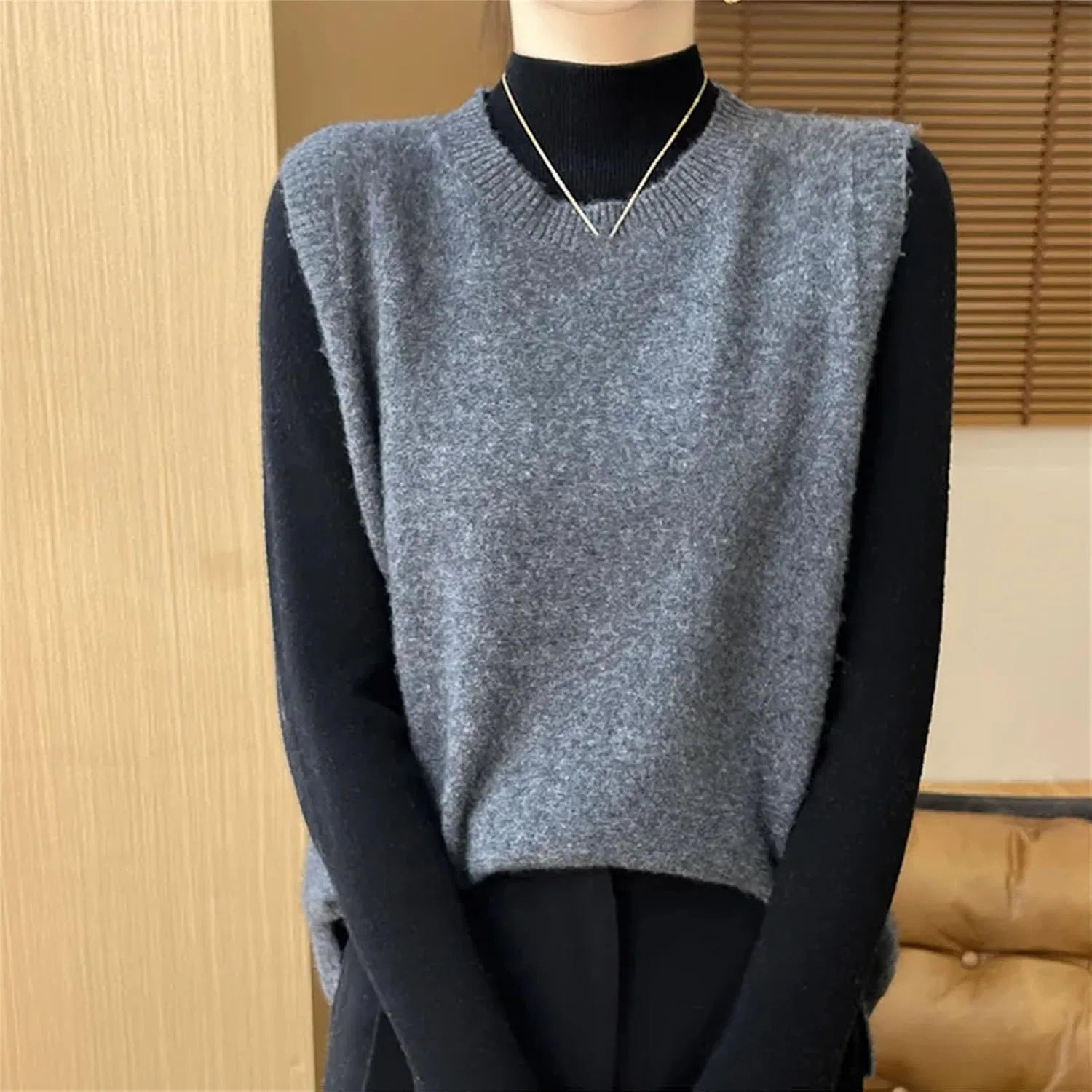 Женский жилет из шерсти мериноса, модель Vest, цвет Shen Hui — фото 3