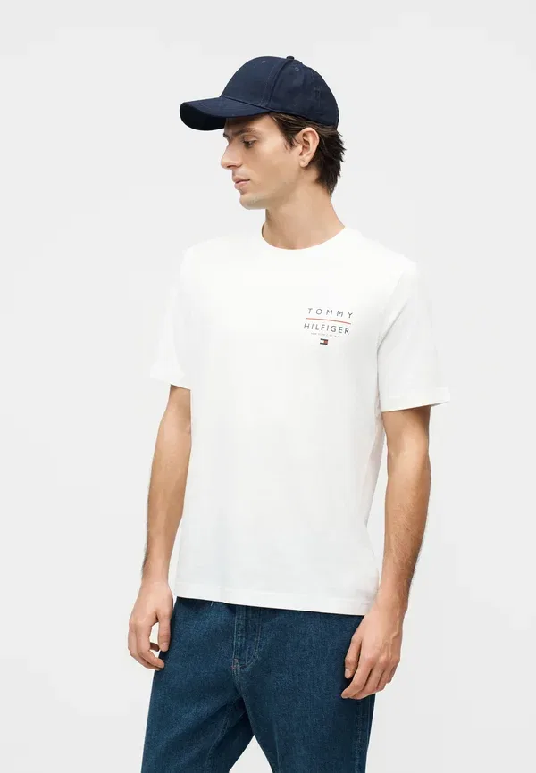 Футболка из хлопка Brand love left chest tee Tommy Hilfiger, White, белый — фото 4