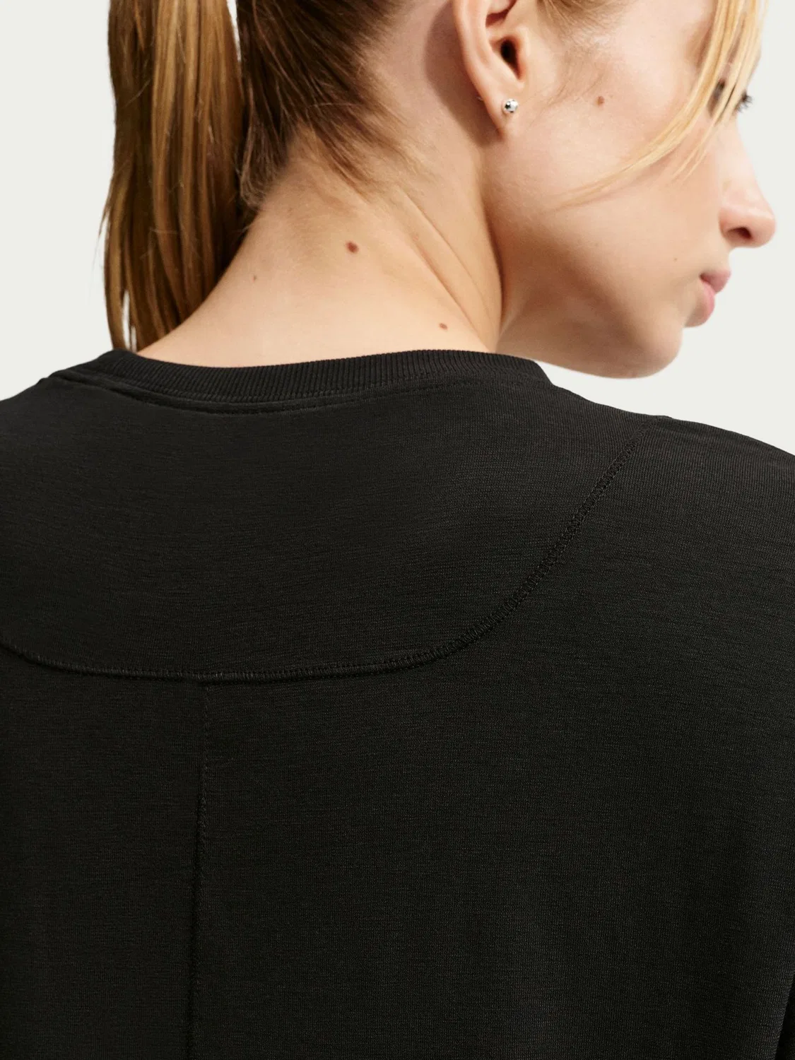 Футболка с длинным рукавом One Relaxed Dri-FIT Nike, черно-белая — фото 4