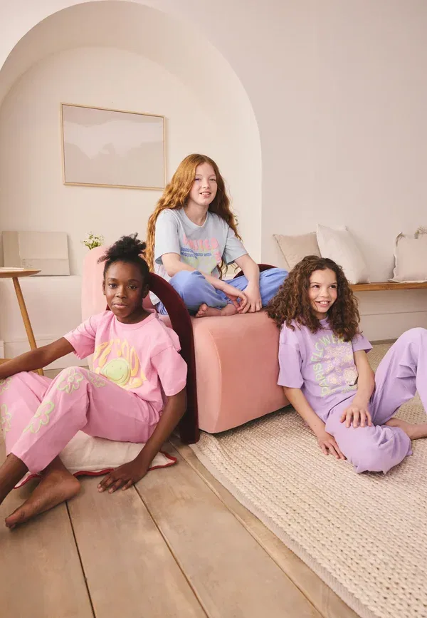 Набор пижам из 3 штук, хлопок, Regular fit - wide leg pyjamas 3 pack set, Next, pink lilac slogan, розовый/сиреневый — фото 2