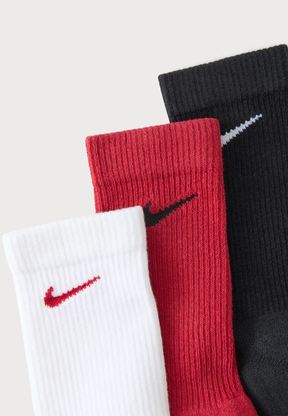 Универсальный набор из 3 спортивных носков Nike Performance, Black/White/Red — фото 2
