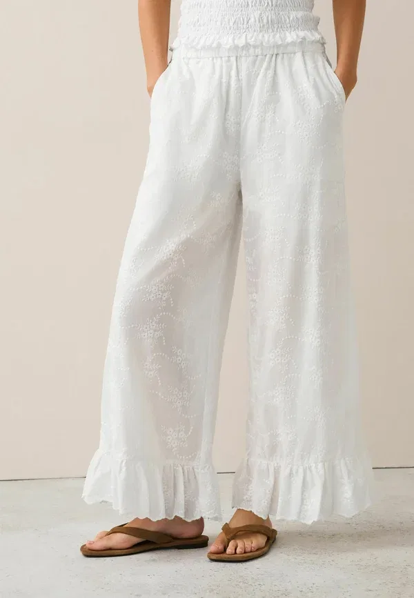 Брюки Next, Regular fit broderie frill hem crop wide trousers, цвет экрю