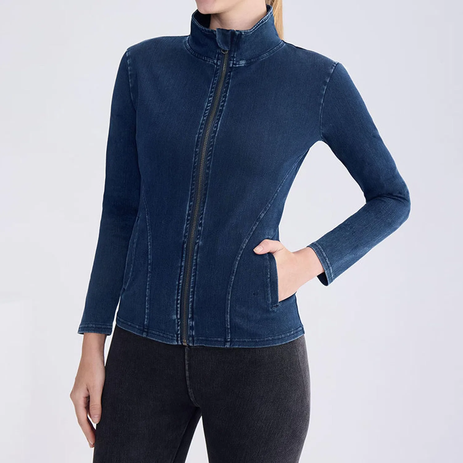 Женская джинсовая куртка slim fit с молнией, Blu scuro — фото 4