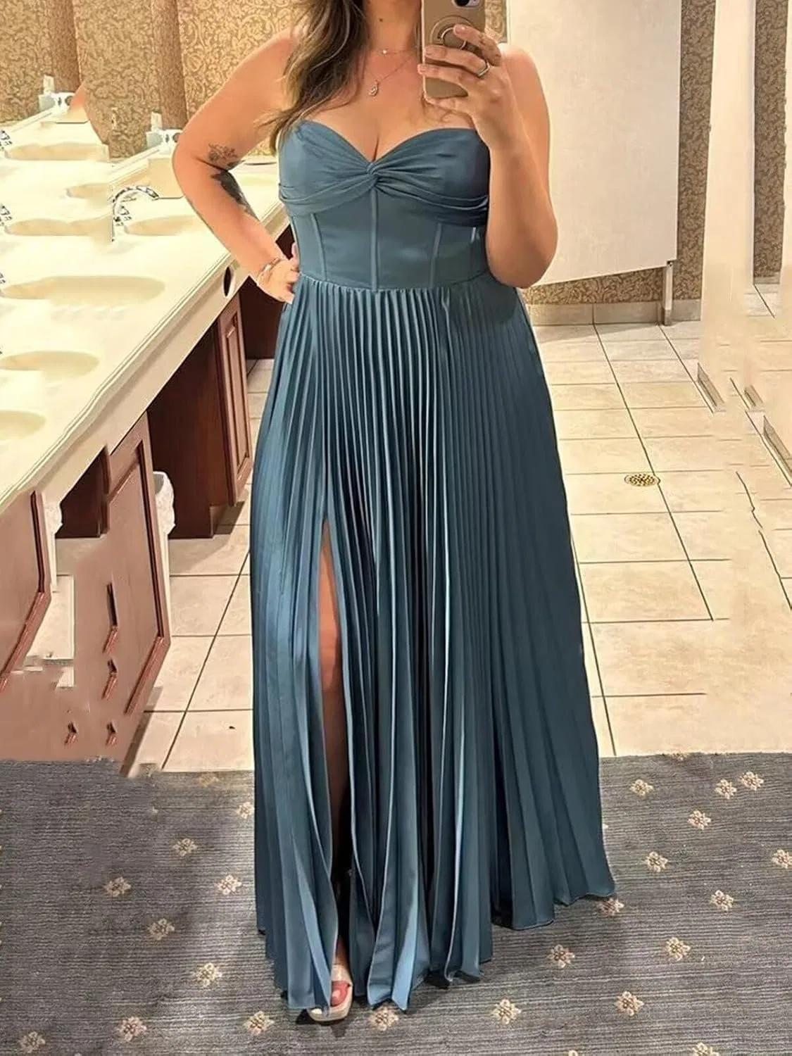 Женское длинное платье с V-образным вырезом Satin, Dusty Blue — фото 4
