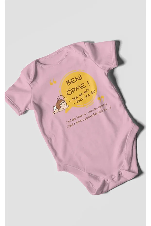 Детское боди с принтом Don'T Kiss Me, Do I? Yes, Sende Morivokids, Dark Pink — фото 3