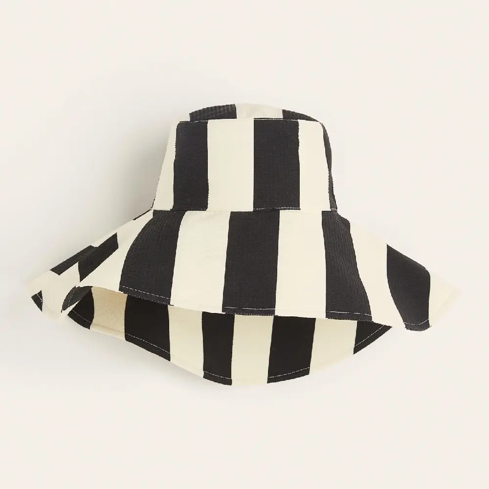

Шляпа H&M Seersucker Bucket, черный/белый