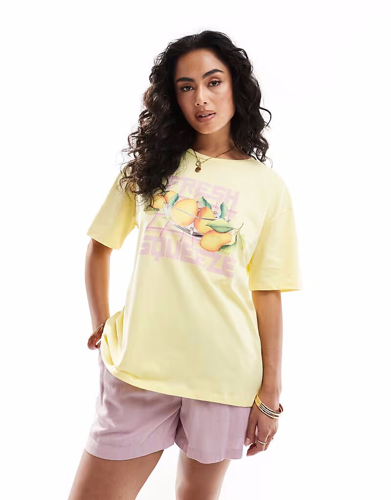 

Футболка Pieces oversize с принтом Fresh Squeeze желтого цвета