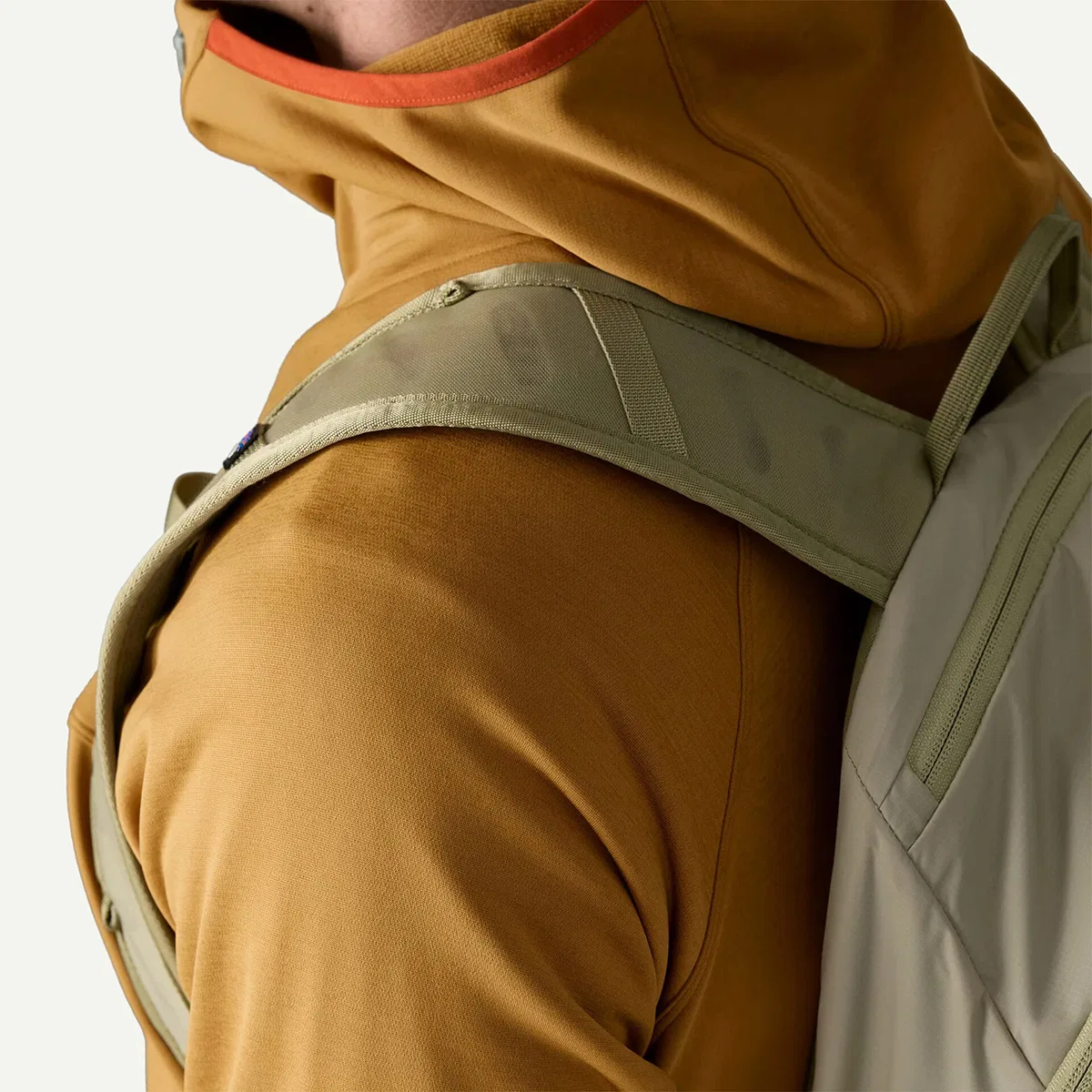 Мужская ультралегкая флисовая кофта с капюшоном R1 Ultralight Hoodie Patagonia, Bobcat Brown — фото 4