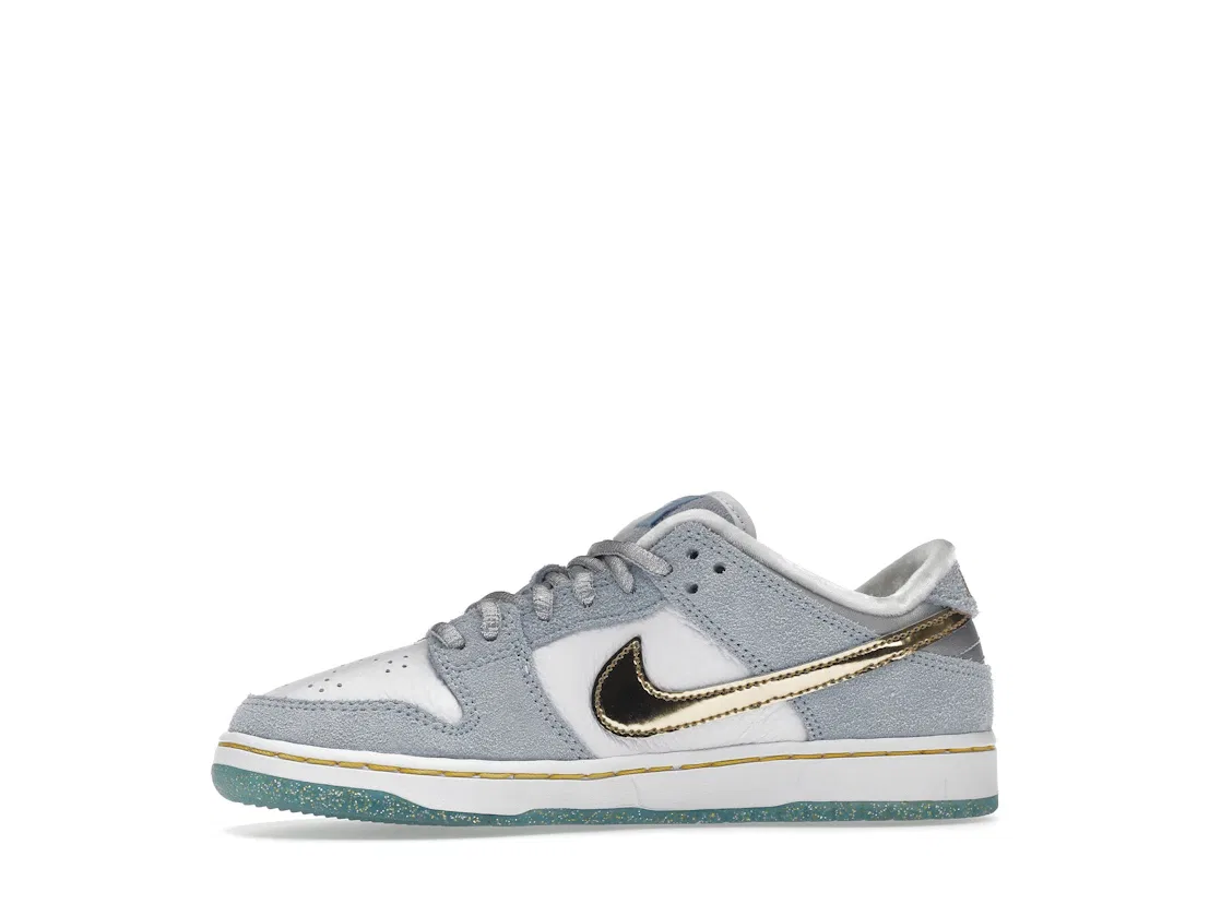 Детские кроссовки с праздничным дизайном Nike SB Dunk Low Sean Cliver, Ice Blue/White-Metallic Gold-Metallic Silver — фото 3