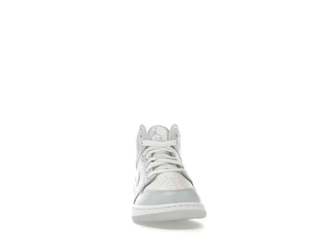 Детские кроссовки Lifestyle с блестящим свишем Jordan 1 Mid SE, Blue Tint/Summit White/White/Ice Blue — фото 2