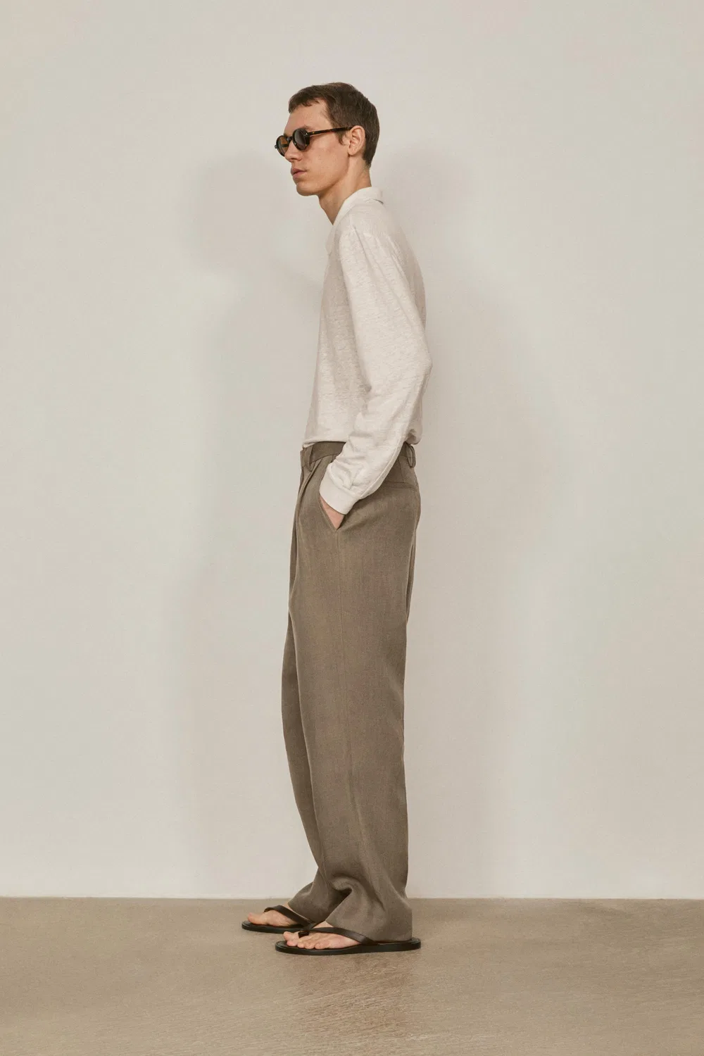 Льняные брюки с двойными вытачками - лимитированная серия Massimo Dutti, хаки — фото 2